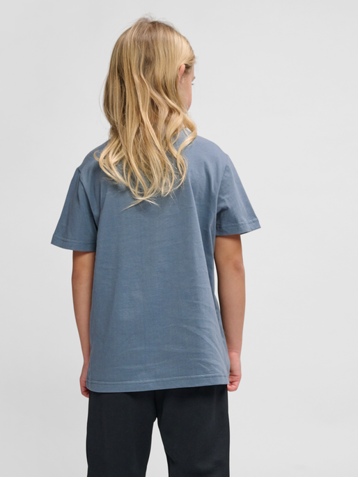 hmlTRES T-SHIRT S/S, STORMY WEATHER, model