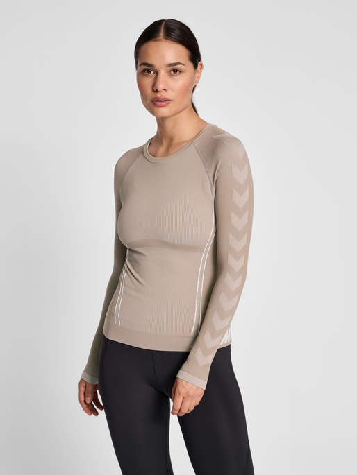 hmlTE CHRISTEL SEAMLESS T-SHIRT L/S, CHATEAU GRAY, model