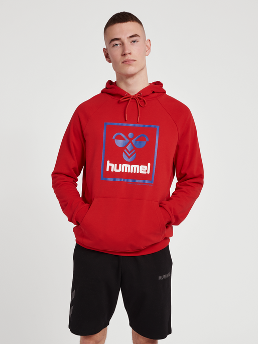 hmlISAM 2.0 HOODIE, BARBADOS CHERRY, model