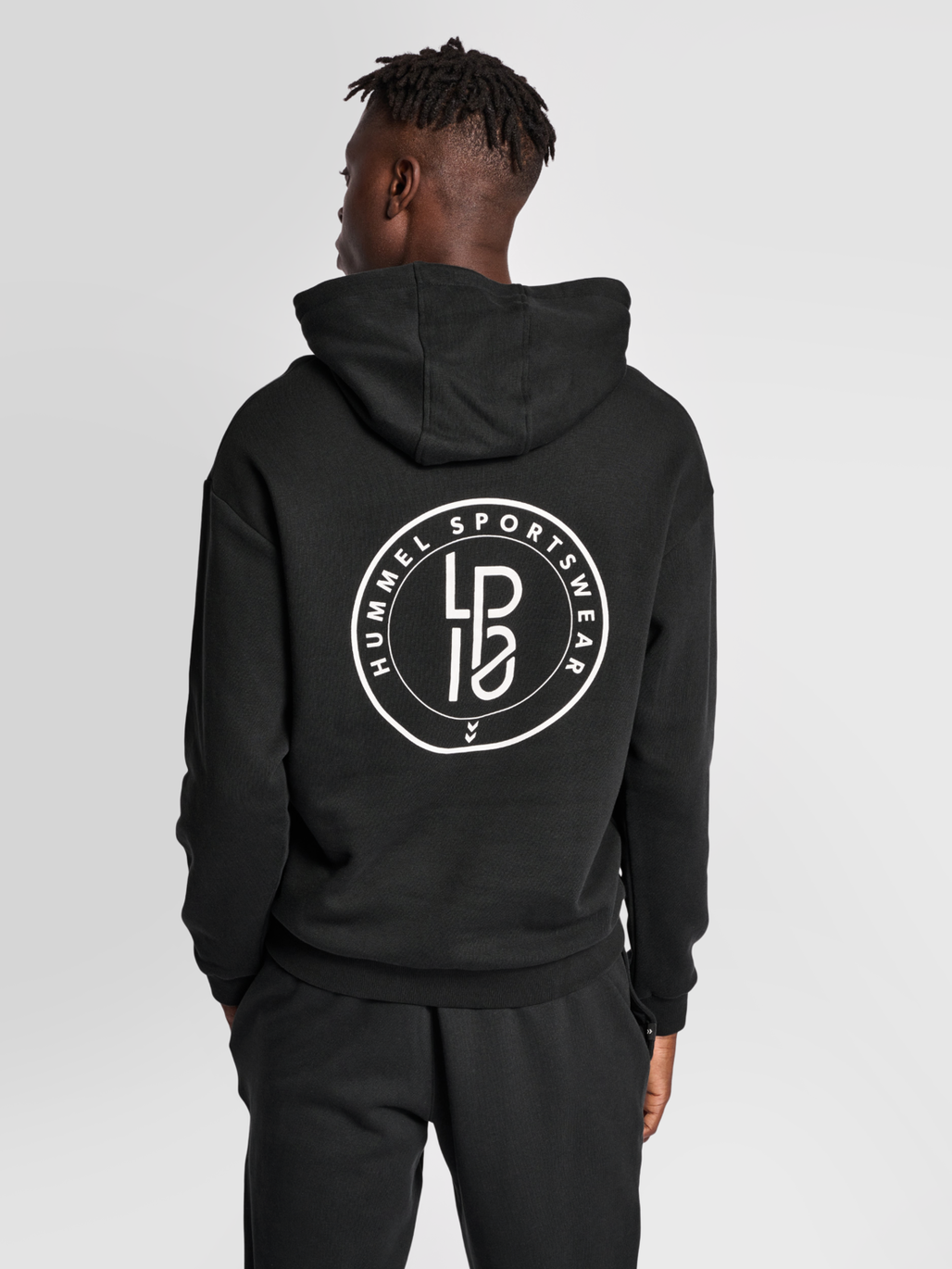 hummel LP10 BOXY SWEAT HOODIE - BLACK | hummel.net