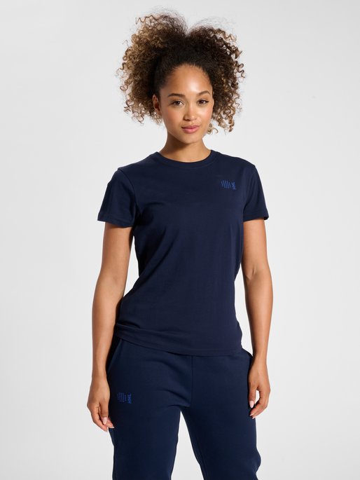 hmlCOURT COTTON T-SHIRT S/S WOMAN, MARINE, model