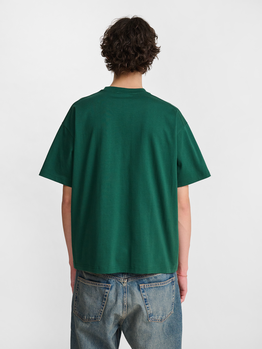 hmlLOOSE T-SHIRT S/S SCARF, DARK GREEN, model