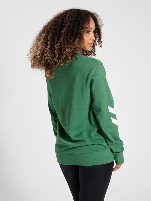 hmlLEGACY SWEATSHIRT, FOLIAGE GREEN, model