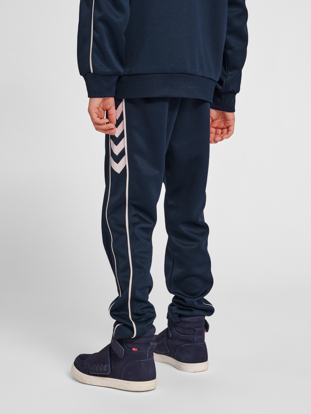 Hummel track pants hot sale