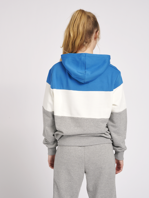 hmlLGC MUSA HOODIE, DEEP WATER, model