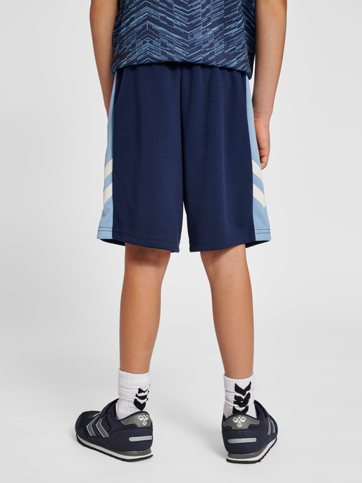 hmlRUPHUS SHORTS, BLACK IRIS, model
