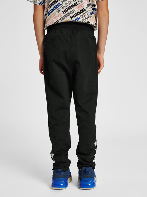 hmlYUKIO PANTS, BLACK, model