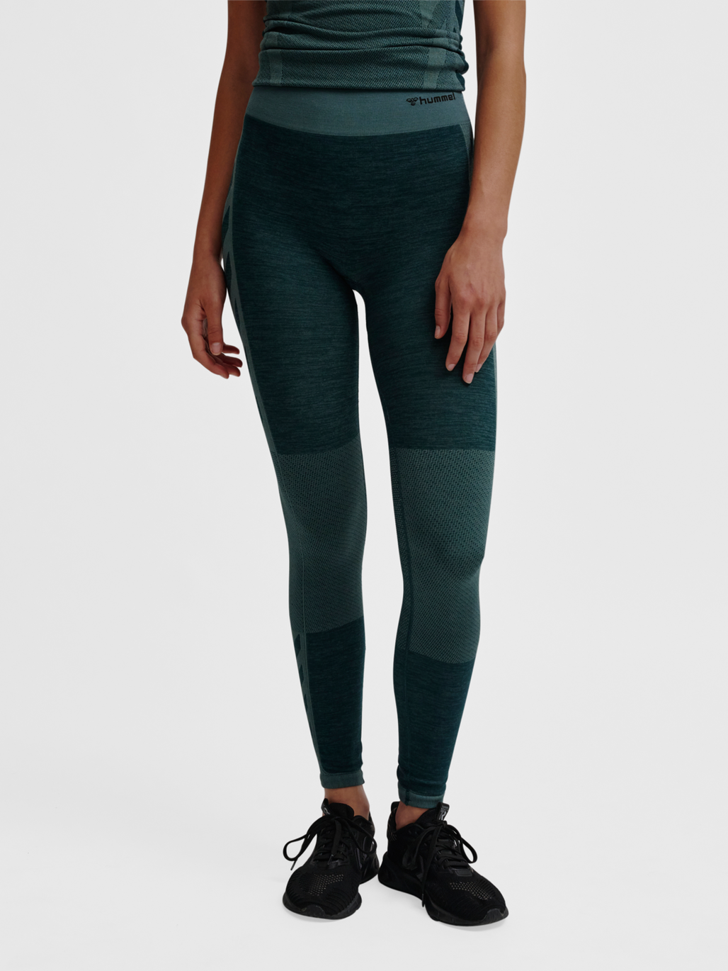 hmlCLEA SEAMLESS MID WAIST TIGHTS, GREEN GABLES/GARDEN TOPIARY ME, model