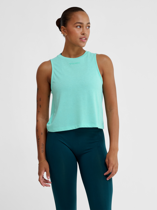 hmlMT VANJA SHORT MUSCLE TANKTOP, POOL BLUE, model