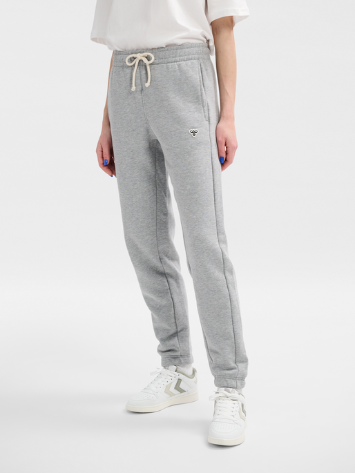 hmlREGULAR SWEATPANT BEE, GREY MELANGE, model