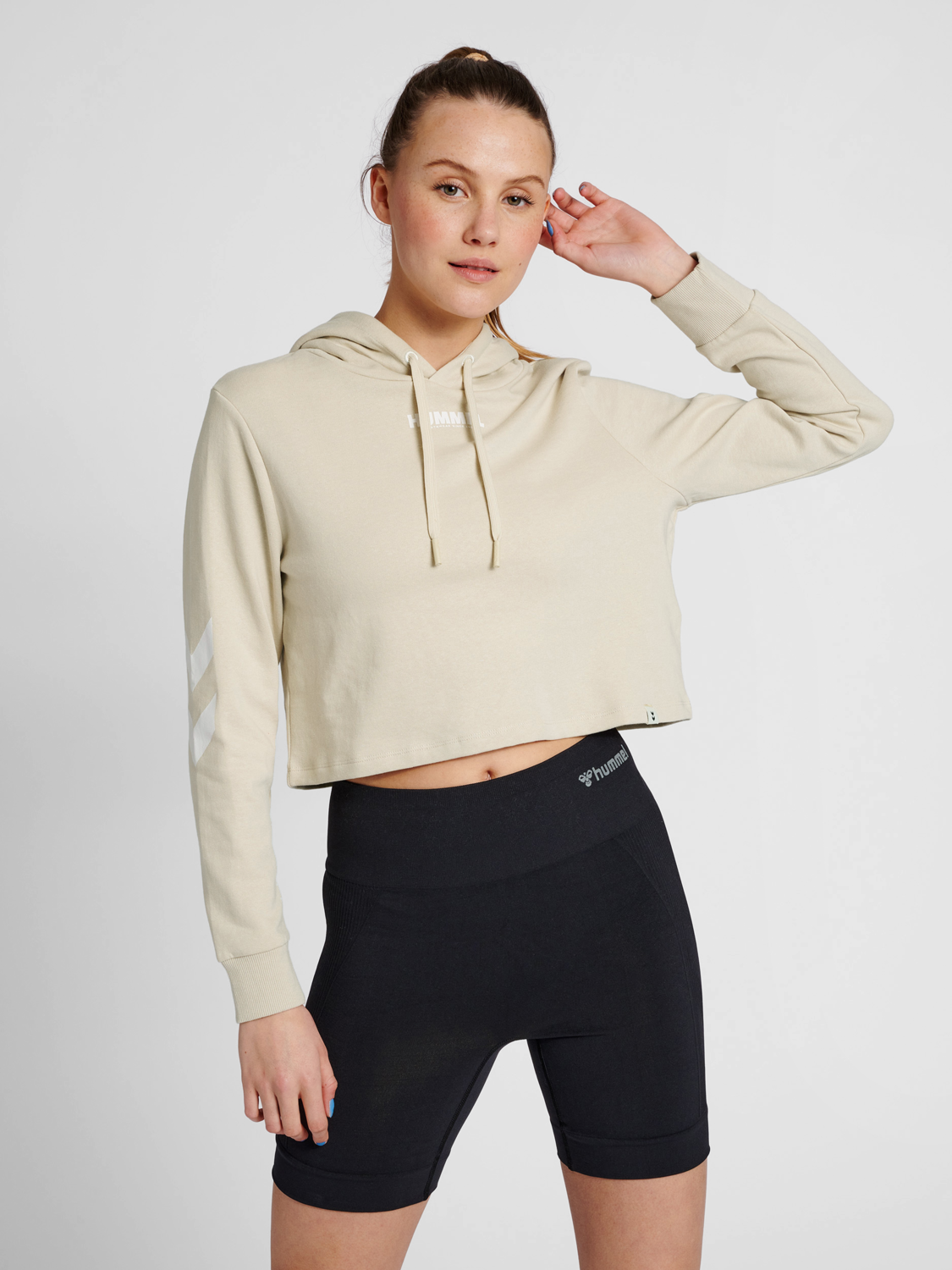 hummel LEGACY WOMAN CROPPED HOODIE