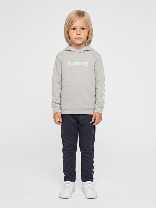 hmlJR LOGO HOODIE, LUNAR ROCK, model