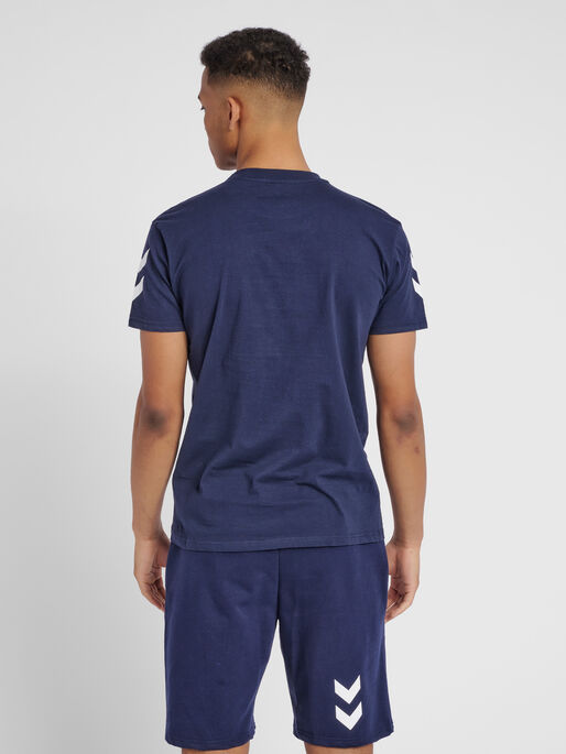 HMLGO COTTON T-SHIRT S/S, MARINE, model