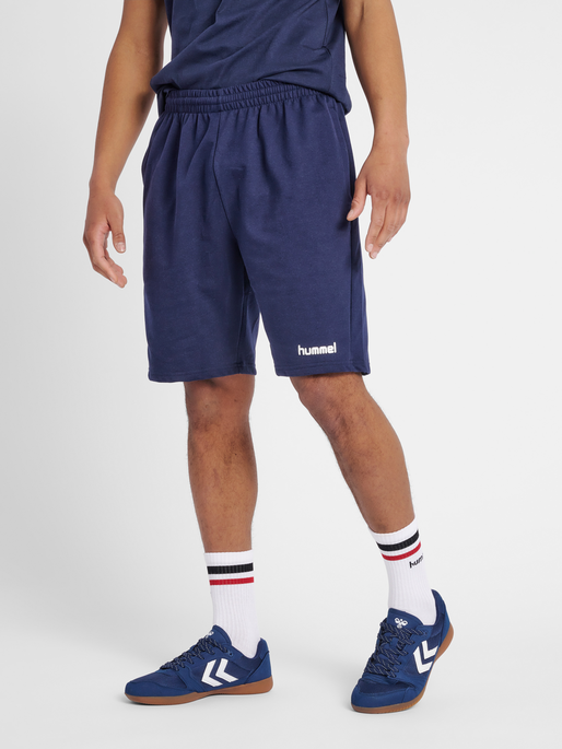 HMLGO COTTON BERMUDA SHORTS, MARINE, model