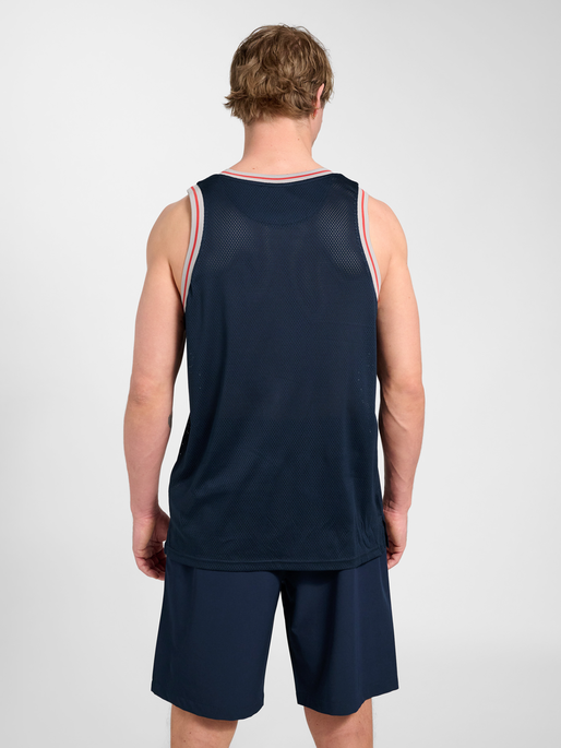 hmlWORLD 26 MESH TANK TOP, DARK SAPPHIRE, model