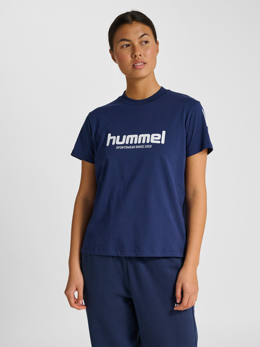 hmlLEGACY 2.0 W T-SHIRT S/S, DRESS BLUES, model