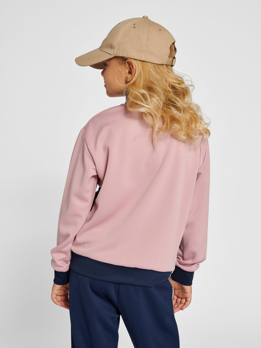 hmlLUBAGO TRACKSUIT, ZEPHYR, model