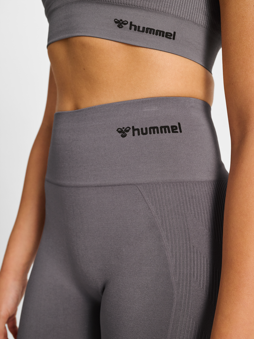 hmlTIF SEAMLESS CYLING SHORTS, SHARK, model