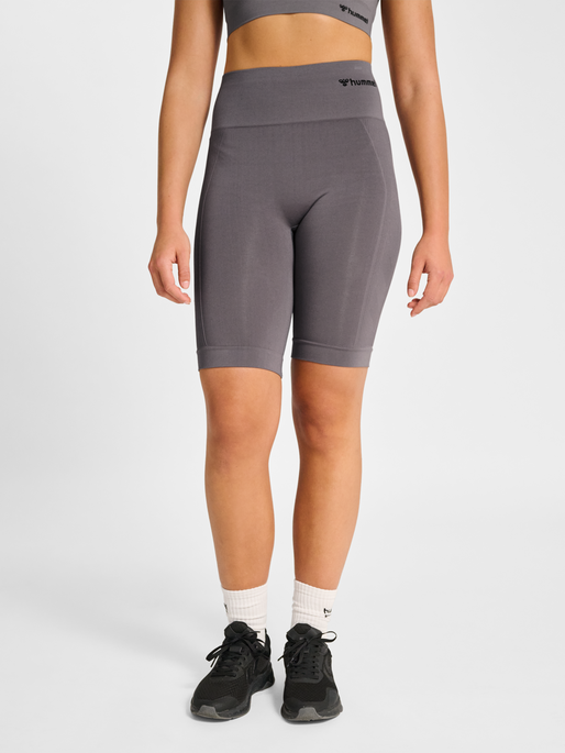 hmlTIF SEAMLESS CYLING SHORTS, SHARK, model