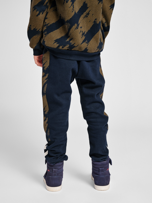 hmlZION PANTS, 1009, model