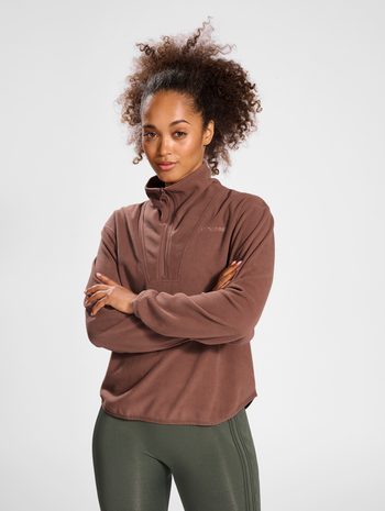 hmlMT CONNECT LOOSE HALF ZIP, NUTMEG, model