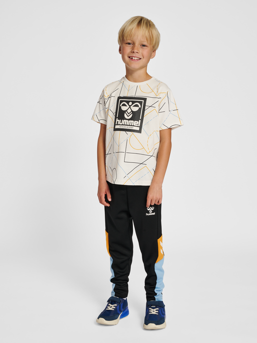 hmlCARLOS T-SHIRT S/S, MARSHMALLOW, model