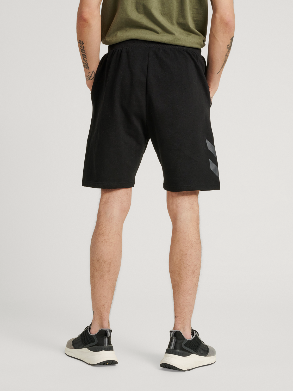 hummel LEGACY SHORTS - BLACK | hummel.net