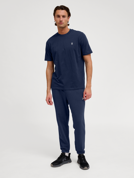 hmlPULSE T-SHIRT, DRESS BLUES, model