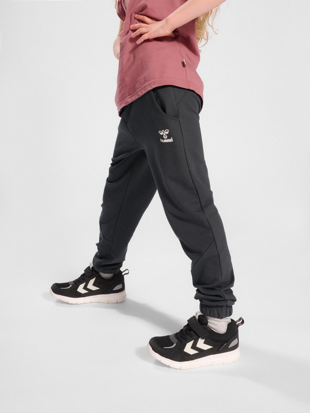 hmlNUTTIE PANTS, 1525, model