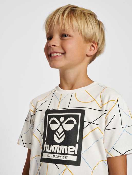 hmlCARLOS T-SHIRT S/S, MARSHMALLOW, model