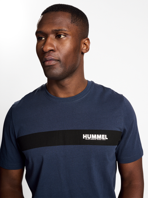 hmlLEGACY SEAN T-SHIRT, BLUE NIGHTS, model