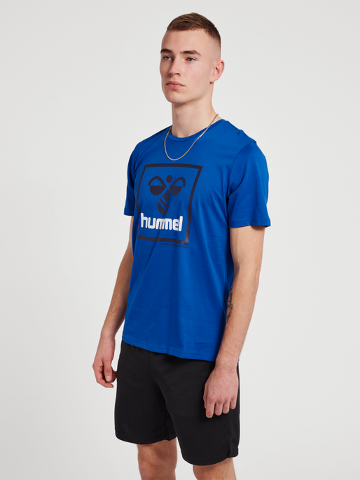 hmlISAM 2.0 T-SHIRT, TRUE BLUE, model