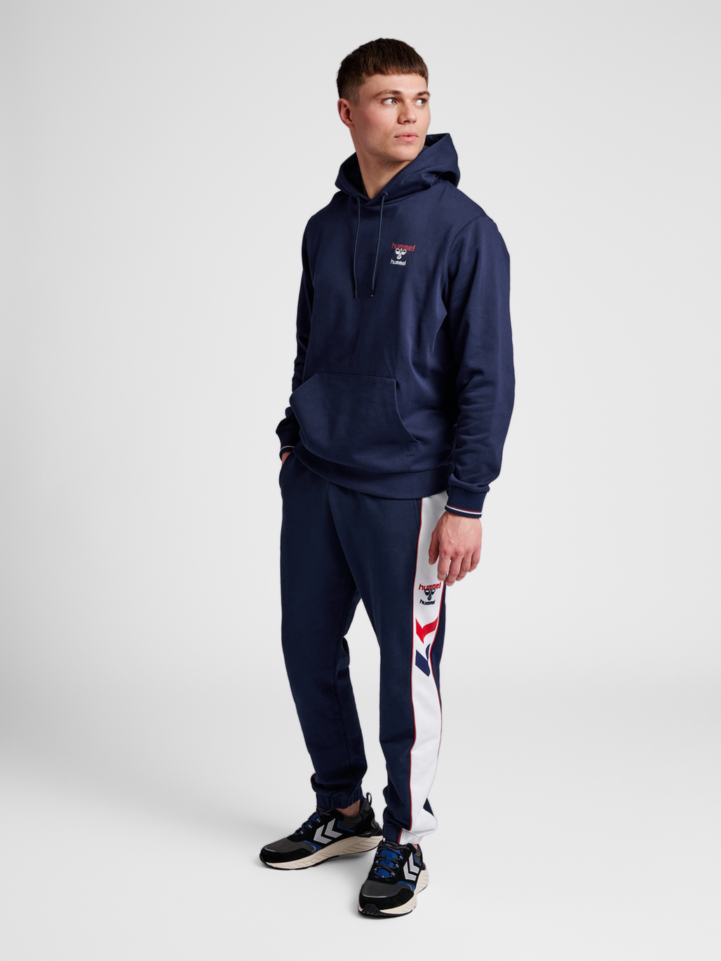 hmlIC DAYTON HOODIE, PEACOAT, model