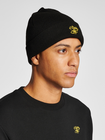 hmlAMNESTY BEANIE, BLACK, model