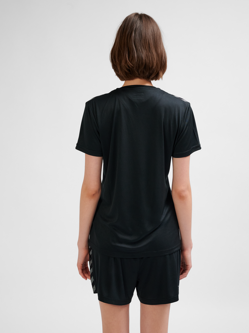 hmlAUTHENTIC PL JERSEY S/S WOMAN, BLACK, model