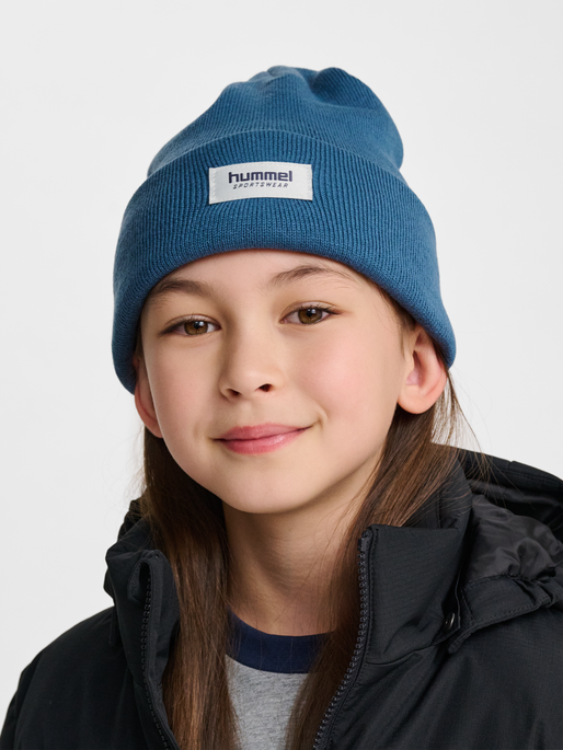 hmlJR KNIT BEANIE, DUTCH BLUE, model