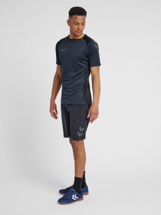 hmlAUTHENTIC PRO WOVEN SHORTS, ANTHRACITE, model