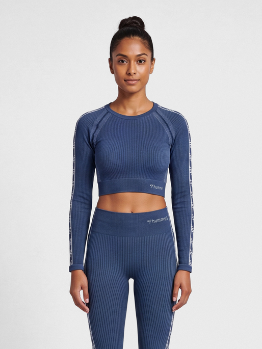 hmlMT BLAZE SEAMLESS T-SHIRT L/S, INSIGNIA BLUE, model