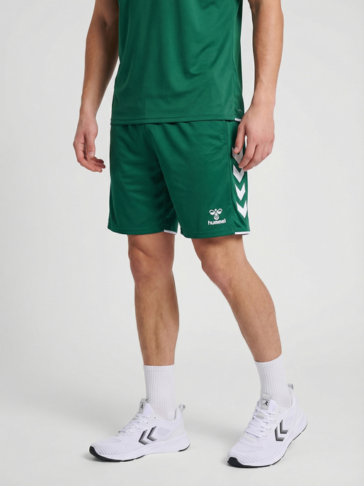 hmlCORE 2.0 SHORTS, EVERGREEN/WHITE, model