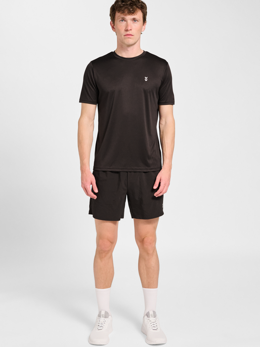 hmlPULSE TRAINING  T-SHIRT S/S, AFTER DARK, model