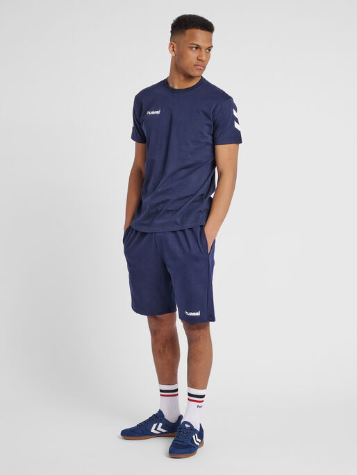 HMLGO COTTON T-SHIRT S/S, MARINE, model
