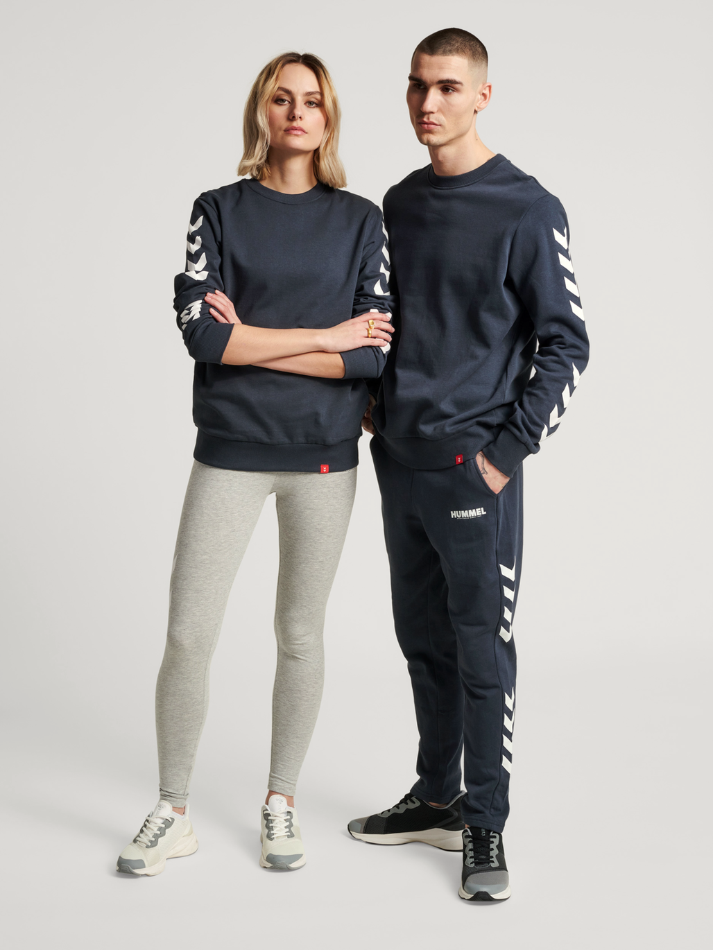 hummel LEGACY CHEVRON SWEATSHIRT BLUE NIGHTS hummel
