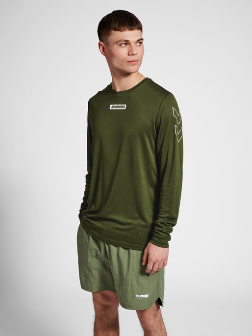 hmlTE TIHALT T-SHIRT L/S, FOREST NIGHT, model