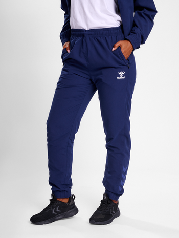 hmlTRAVEL WOVEN PANTS WOMAN, MARINE, model