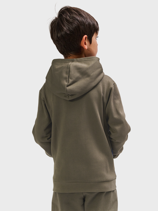 hmlALLTON HOODIE, MAJOR BROWN, model
