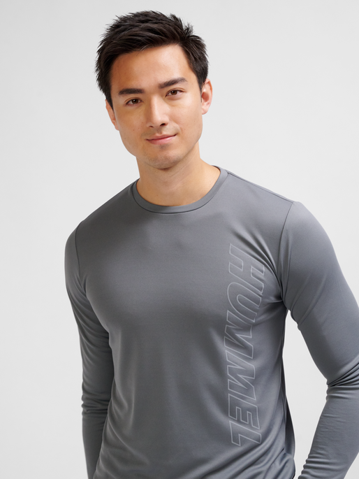 hmlTE TOPAZ T-SHIRT L/S, QUIET SHADE, model
