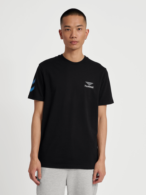 hmlHIVE MASON T-SHIRT, BLACK, model