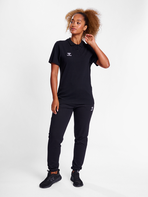 hmlGO 2.0 POLO WOMAN, BLACK, model