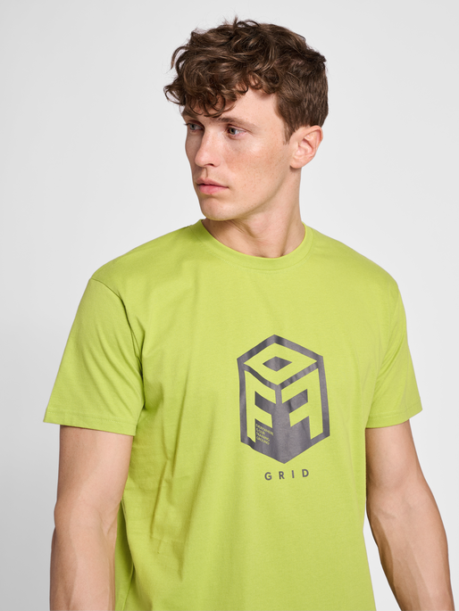 hmlOFFGRID COTTON JERSEY S/S, DARK CITRON, model