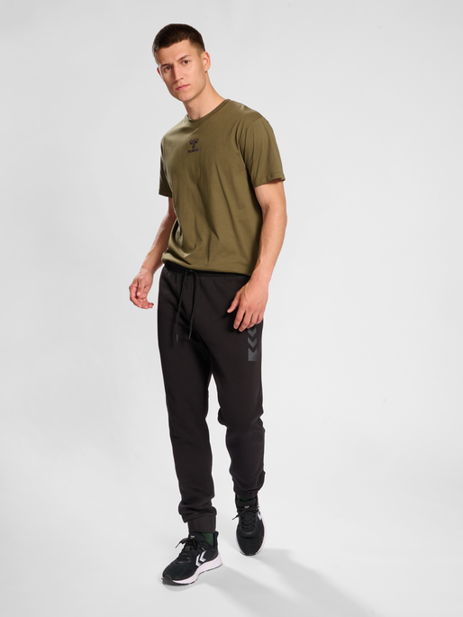 hmlACTIVE SWEATPANTS, BLACK, model